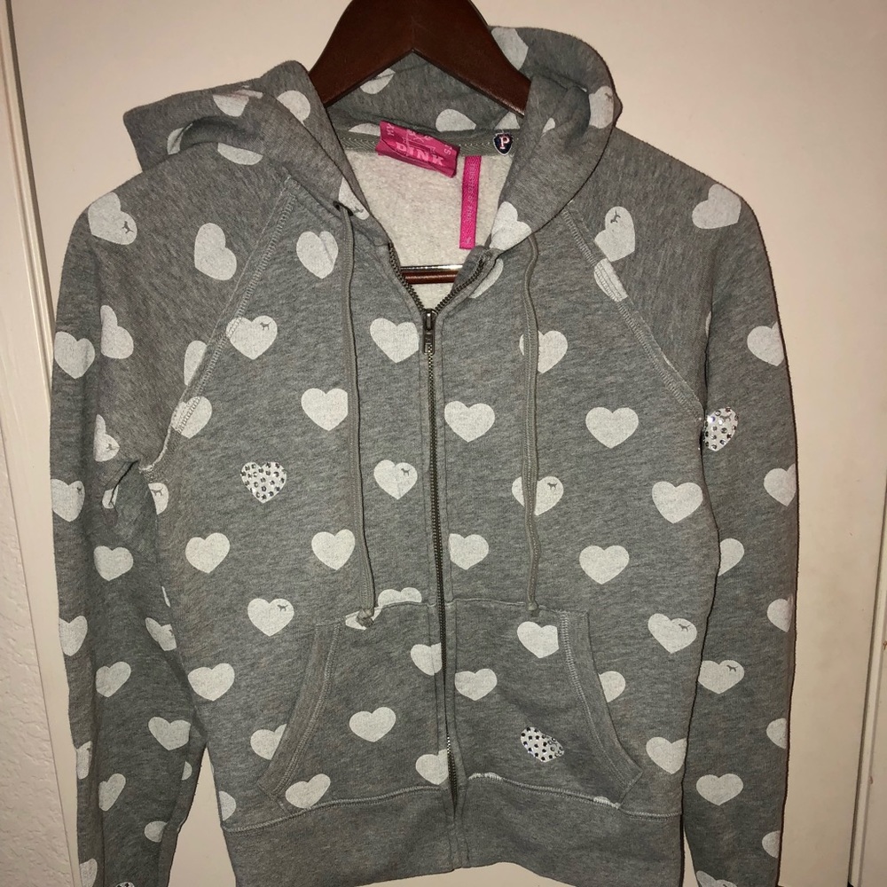 🆕 Listing!! 💕Heart hoodie with rhinestones 💕